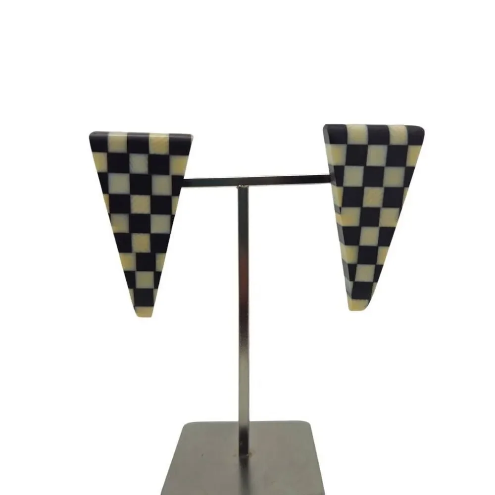 Vintage checkerboard triangle